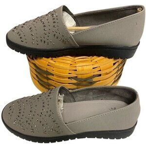 Yellow Box Womens Silver Studded Slip-On Loafers Size 7.5